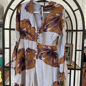 Boutique Brand Mini dress with flare sleeves